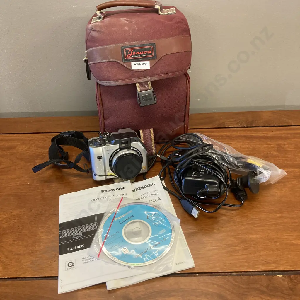 Panasonic LUMIX DMC-LC40 3.9MP Digital Camera 33-100 Leica Zoom, CD, Charger, Lenovo Professional Bag Image 1++